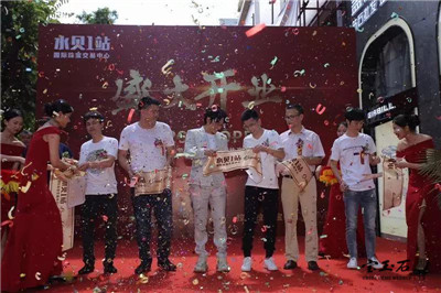 水贝1站珠宝城400家大开业 孙耀威影星到场祝贺 水贝1站珠宝城400家大开业 孙耀威影星到场祝贺