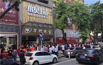 水贝1站珠宝城400家大开业 孙耀威影星到场祝贺 水贝1站珠宝城400家大开业 孙耀威影星到场祝贺