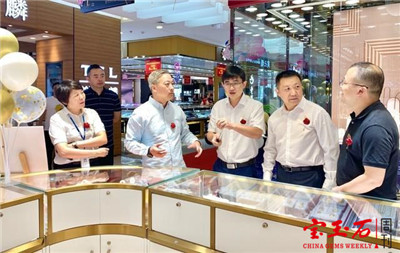 牵手中国黄金 苏宁818开出第一家珠宝自营店