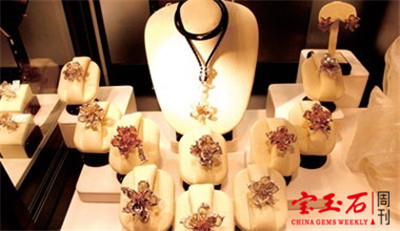 美国买家越来越多地转向手工镶嵌宝石的泰国珠宝